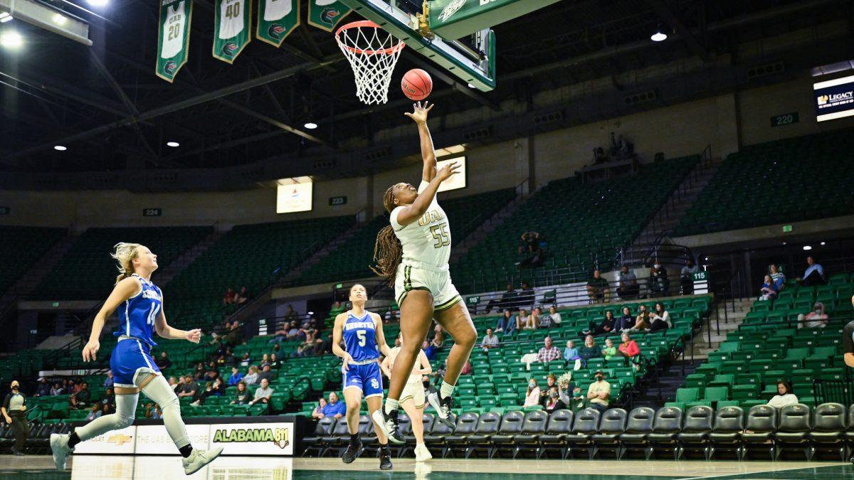 Zakyia Weathersby gets past Shorter defenders for a layup | Photo by Dawson Martin